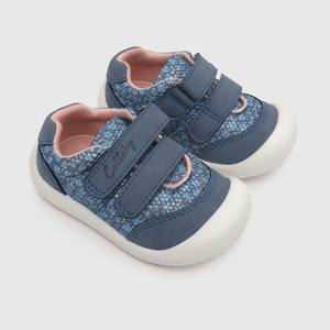 Zapatilla de niña azul