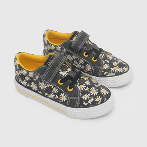 Zapatilla urbana de niña con flores negro