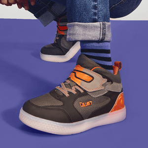 Zapatilla luces de niño fuego negro