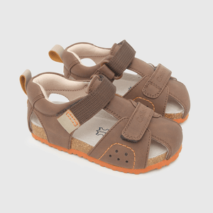 Sandalia de niño doble ajuste cafe / brown